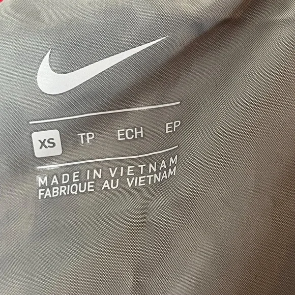 Nike Active Vest - Picture 7 of 9